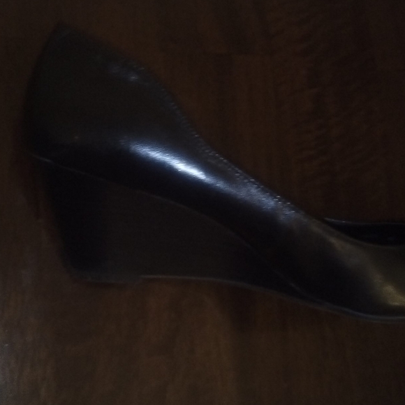 Shoes - Picture 2 of 6